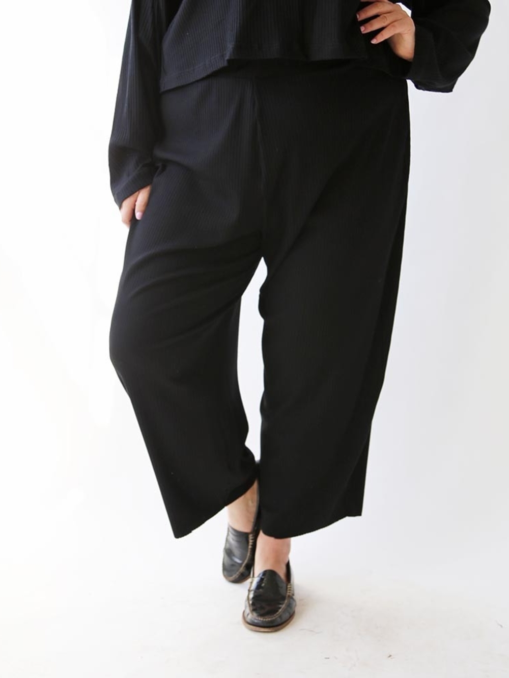 Relaxed Wide-Leg Black Pants for Women